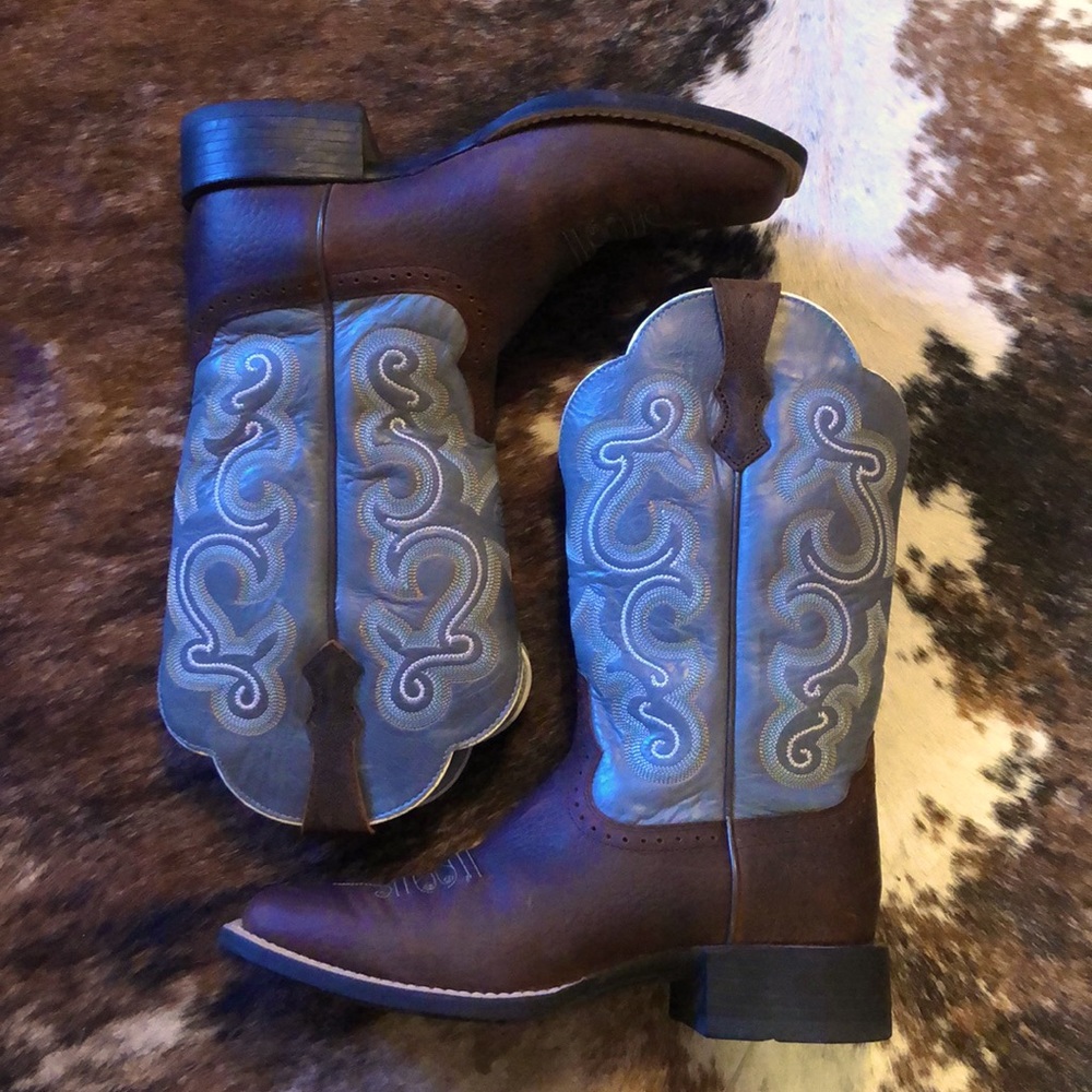 Almost New! Ariat Boots.